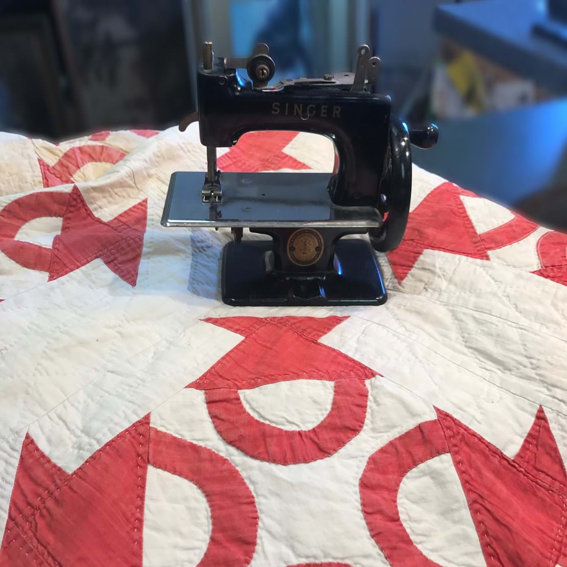 What a find! 1950s Singer hand cranked sewing machine.